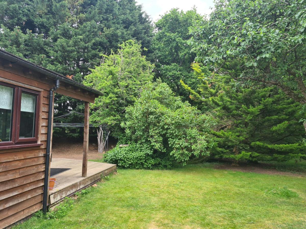 The Reading Whole Chalet With Lake And Two Acre Gardens Exterior photo